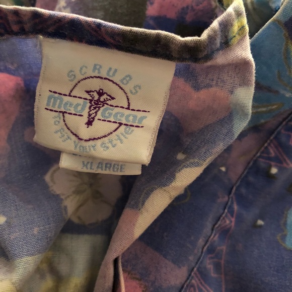 Uniform Scrub Top - Picture 4 of 5